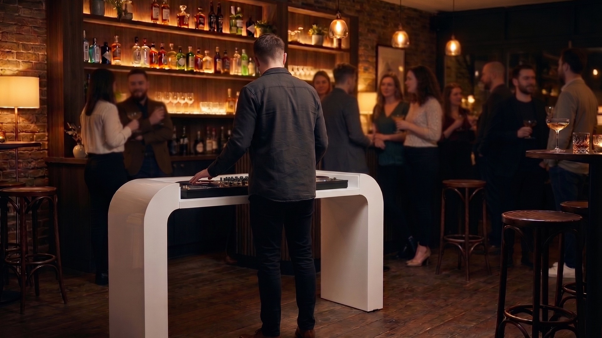 Cabina MÖDEK EVOLUTION abierta en un pub